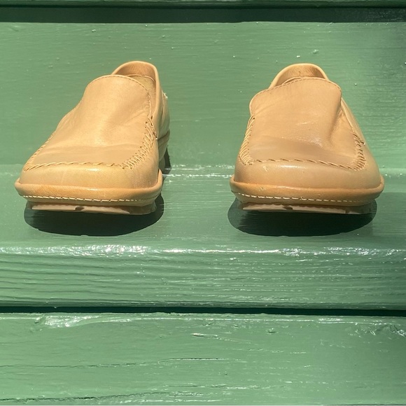 Nickels women tan colour made in Brazil slip on loafers. Size 7M. Used. - Picture 3 of 10